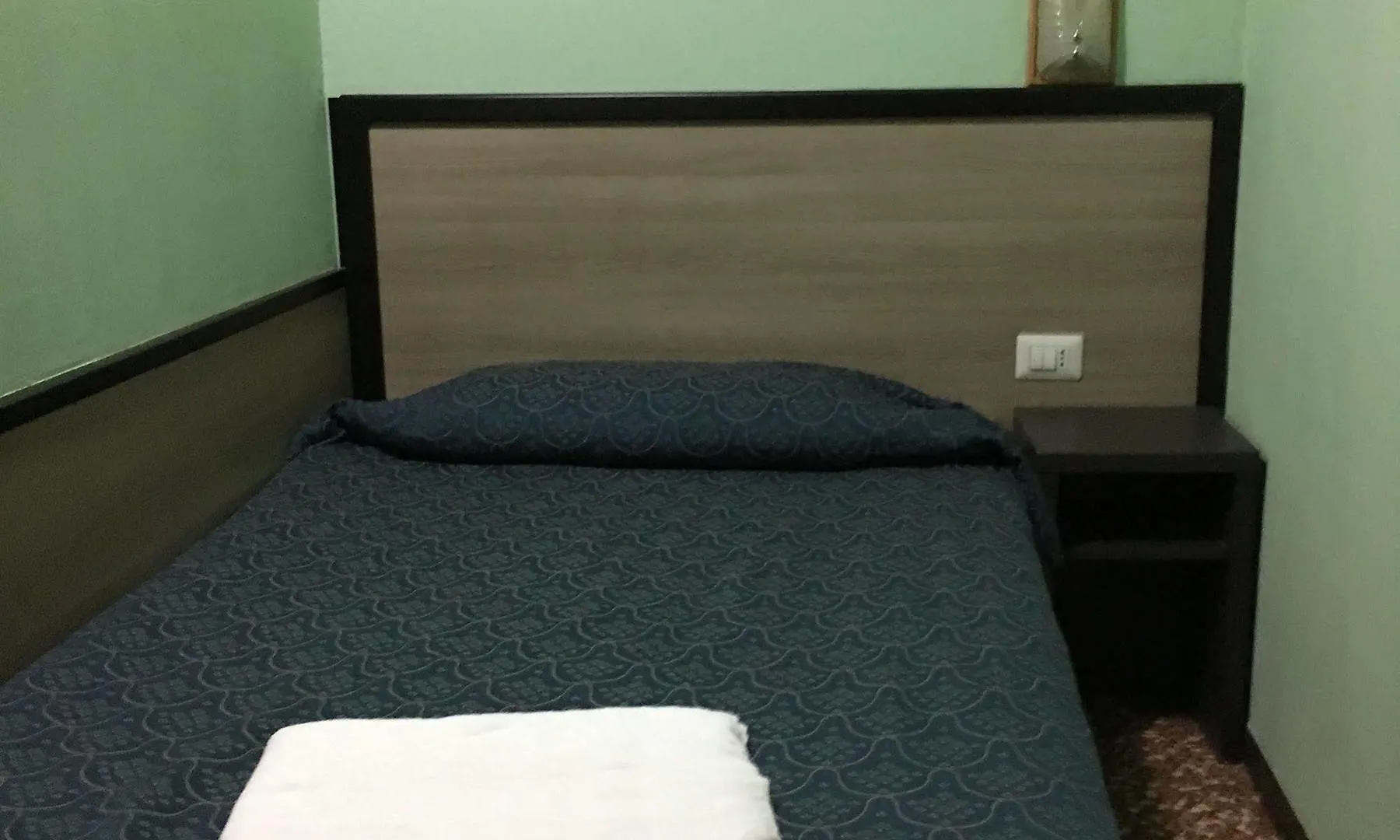 Hotel Salus Milánó 0*,  Olaszország